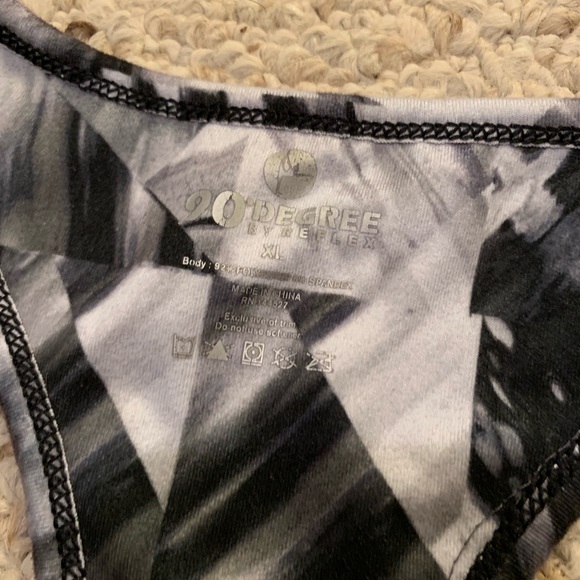 Razor back athletic tank top - Picture 2 of 2